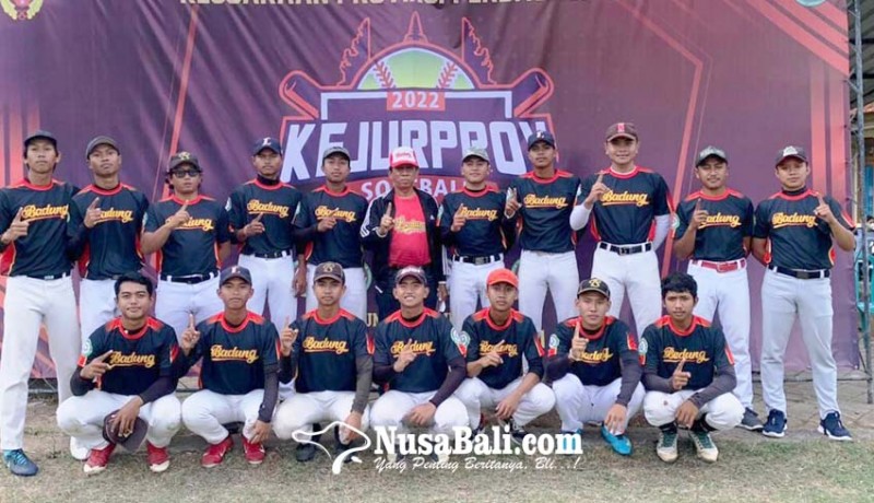 www.nusabali.com-softball-putra-putri-badung-kawinkan-emas-kejurprov