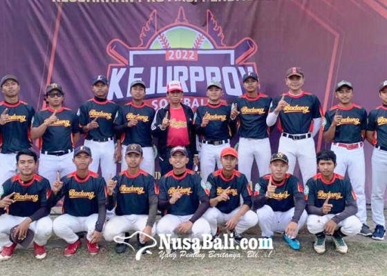 Nusabali.com - softball-putra-putri-badung-kawinkan-emas-kejurprov