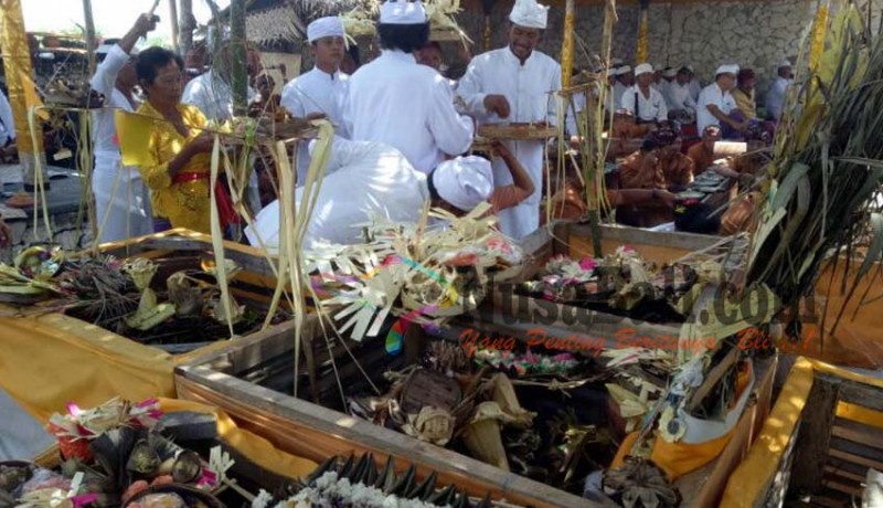 www.nusabali.com-tergugah-dari-munculnya-karang-agung-desa-pakraman-ketewel-gelar-karya-di-pura-catur-segara