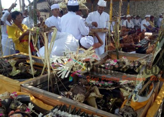 Nusabali.com - tergugah-dari-munculnya-karang-agung-desa-pakraman-ketewel-gelar-karya-di-pura-catur-segara