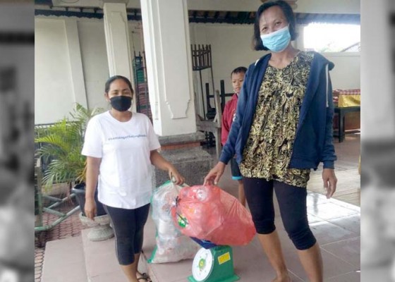 Nusabali.com - kelurahan-peguyangan-gelar-penimbangan-perdana-di-bank-sampah