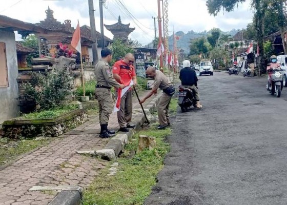 Nusabali.com - satpol-pp-patroli-pantau-bendera-merah-putih