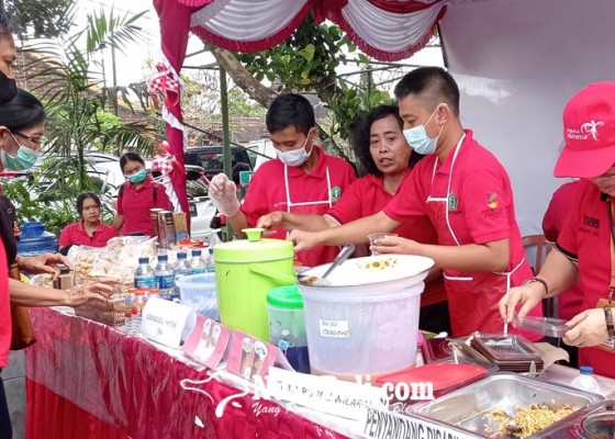 Nusabali.com - stand-kuliner-disabilitas-jadi-daya-tarik-selalu-diramaikan-pembeli