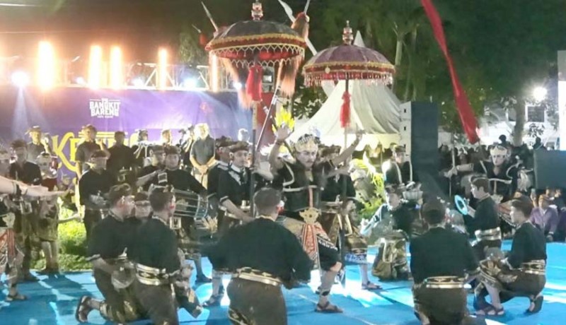 www.nusabali.com-kediri-nite-carnival-2022-duta-seni-jembrana-tampilkan-baratayuda