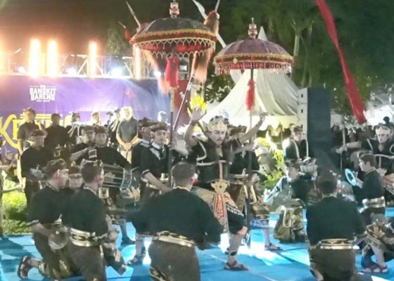 Nusabali.com - kediri-nite-carnival-2022-duta-seni-jembrana-tampilkan-baratayuda