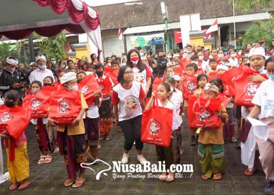 Nusabali.com - rotary-denpasar-salurkan-bantuan-1033-vitamin