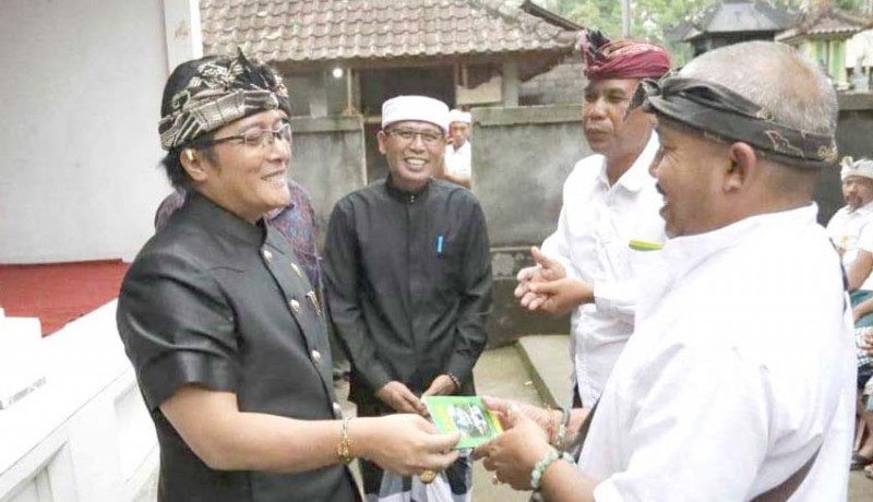 www.nusabali.com-bupati-giri-prasta-serahkan-hibah-rp-43-miliar-di-bangli