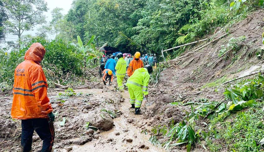 www.nusabali.com-longsor-sanda-jalur-denpasar-singaraja-lumpuh-6-jam