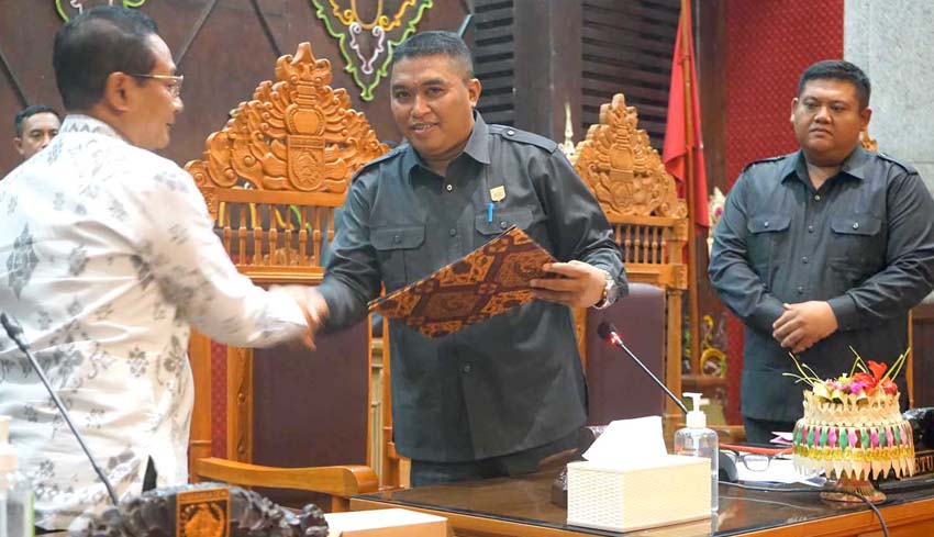 Nusabali Com Dprd Karangasem Tetapkan Ranperda Jadi Perda