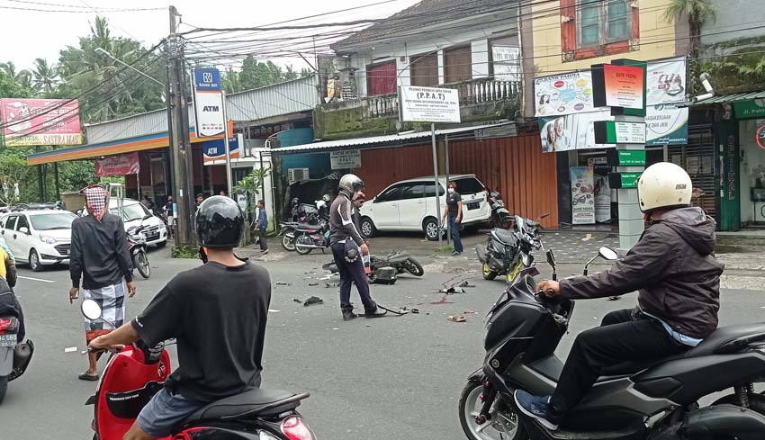 Nusabali Com Tabrakan Usai Parade Orang Luka Berat