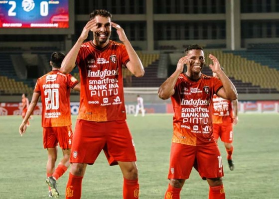 Nusabali.com - bali-united-tempel-psm-di-puncak