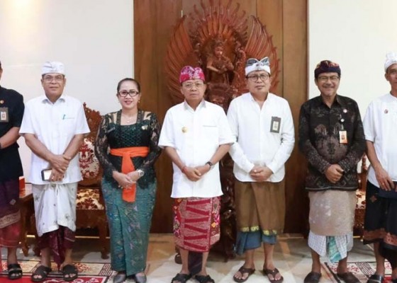 Nusabali.com - gubernur-koster-hibahkan-gedung-untuk-bawaslu-bali