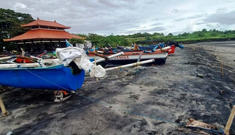 www.nusabali.com-cuaca-buruk-nelayan-selamatkan-alat-tangkap