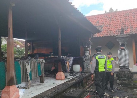 Nusabali.com - pura-dadia-tangkas-kori-agung-terbakar