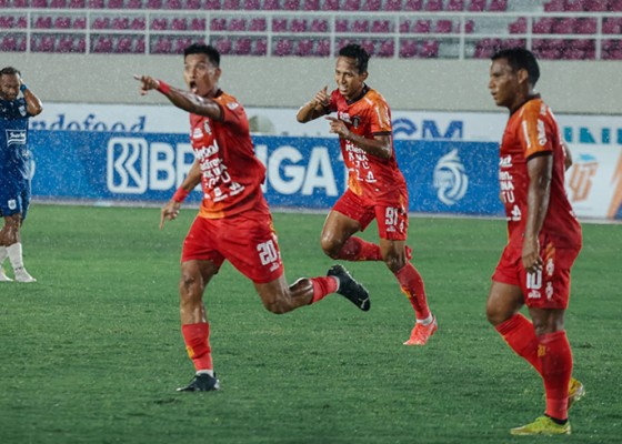 Nusabali.com - bali-united-kembali-ke-puncak-klasemen