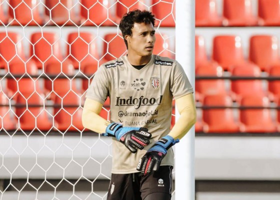 Nusabali.com - kiper-m-ridho-masuk-top-five-clean-sheet-liga-1