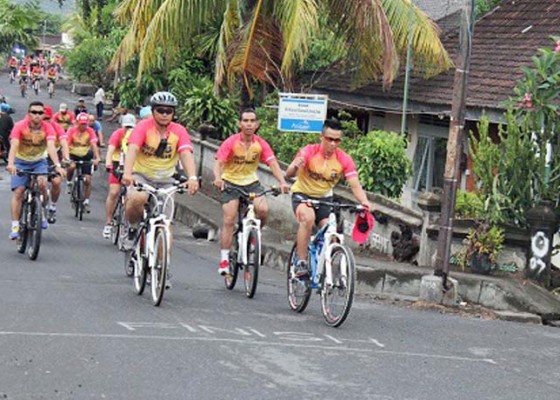 Nusabali.com - kapolres-ajak-tokoh-ormas-gowes-bareng