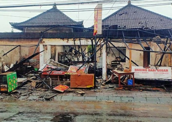 Nusabali.com - enam-warung-ludes-terbakar