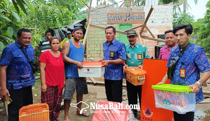 Nusabali Com Korban Puting Beliung Terima Bantuan Logistik