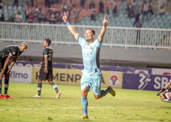 Nusabali.com - persita-dan-madura-united-akhiri-tren-tanpa-kemenangan