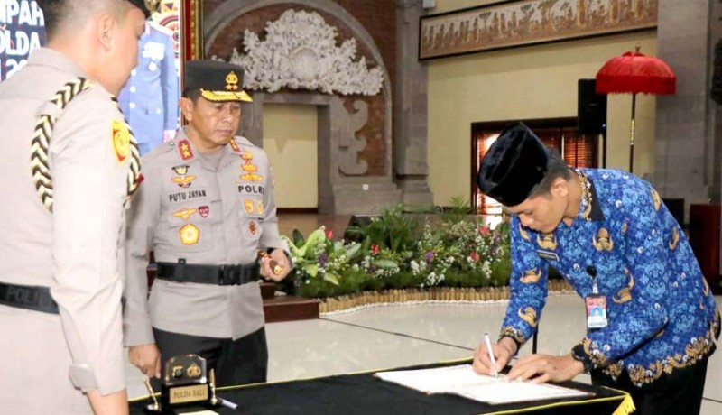 www.nusabali.com-kapolda-ambil-sumpah-janji-24-pns-polri