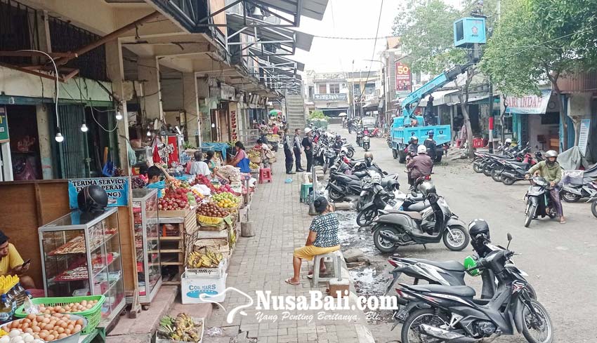 NUSABALI.com - Pedagang Bermobil Pasar Anyar Relokasi Ke Pasar Banyuasri