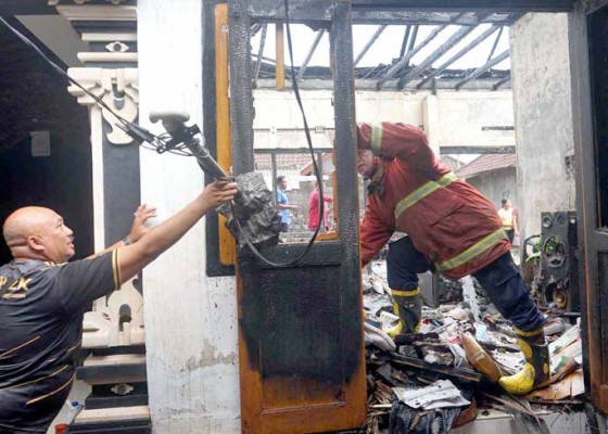 Nusabali.com - penghuni-tidur-siang-rumah-terbakar