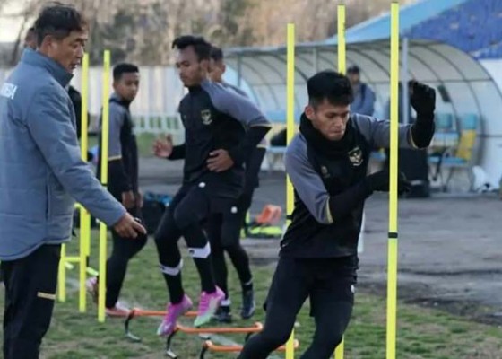 Nusabali.com - timnas-u-20-berjuang-atasi-cuaca-dingin