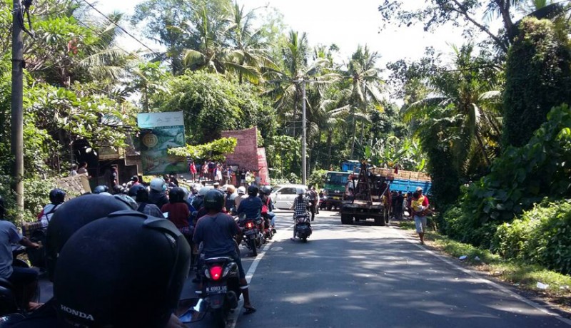 www.nusabali.com-jalur-tengkorak-macet-parah