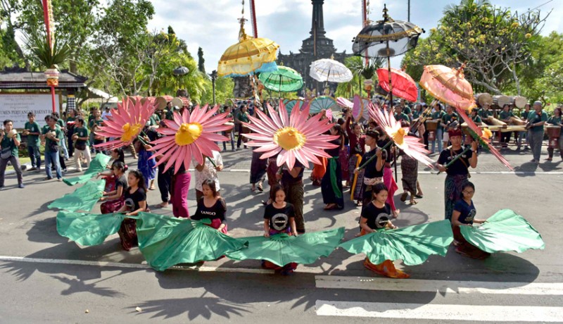 www.nusabali.com-pawai-budaya-dilepas-mendagri