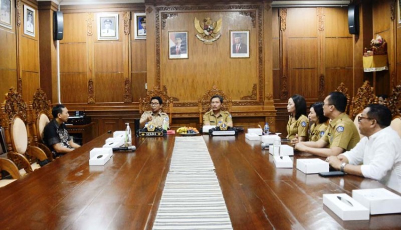 www.nusabali.com-adi-arnawa-wawancara-tiga-calon-dewas-perumda-air-minum-tirta-mangutama