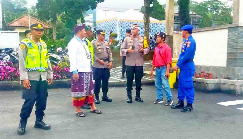 www.nusabali.com-cek-pos-keamanan-ulun-danu-kapolres-minta-petugas-cegah-macet