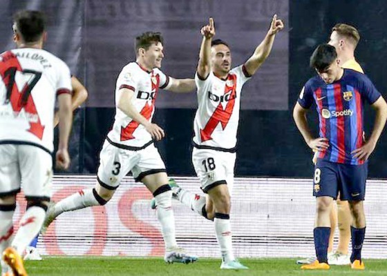 Nusabali.com - barca-tertekan-digebuk-vallecano