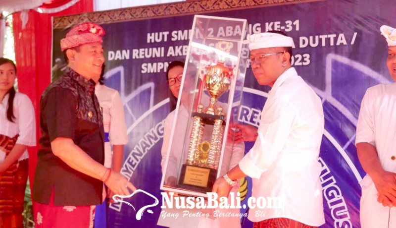 www.nusabali.com-sd-insan-mandiri-boyong-piala-bupati-hut-smpn-2-abang