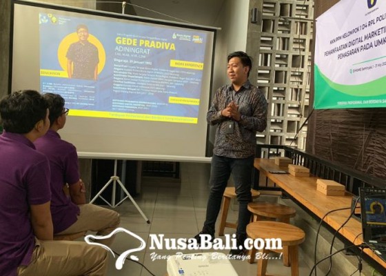 Nusabali.com - mahasiswa-kkn-ppm-d4-rpl-mbi-politeknik-negeri-bali-kenalkan-pemanfaatan-digital-marketing-di-umkm-dhome-seminyak