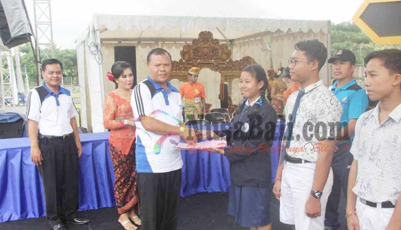 www.nusabali.com-karangasem-kukuhkan-pemenang-fls2n-ke-provinsi