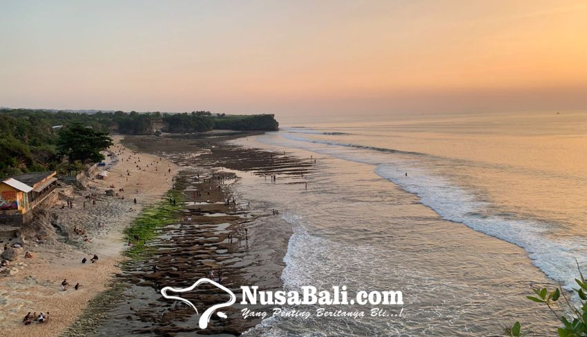 www.nusabali.com-indahnya-pemandangan-sunset-di-atas-tebing-pantai-balangan