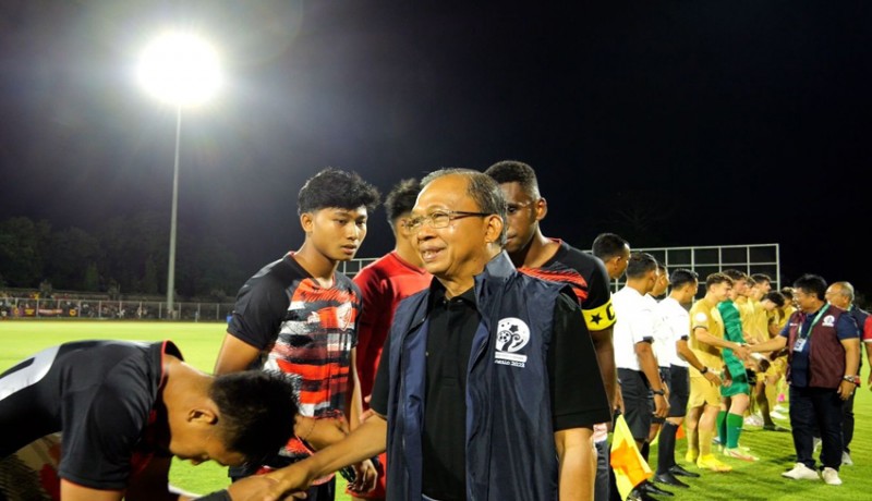 www.nusabali.com-head-coach-timnas-u-17-dan-barcelona-apresiasi-gubernur-koster