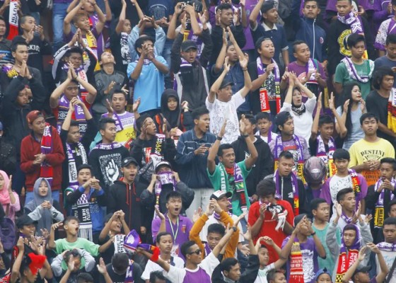 Nusabali.com - tampar-pssi-suporter-persik-patungan-bayar-denda-komdis