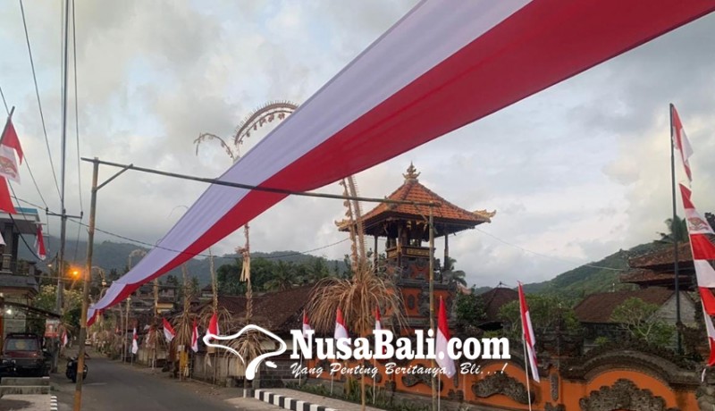 www.nusabali.com-st-banjar-pangi-bentangkan-bendera-merah-putih-ratusan-meter