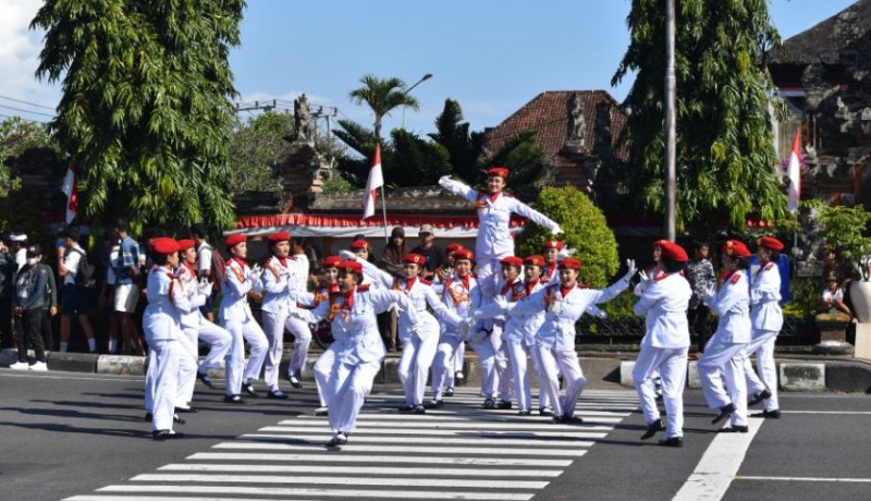 www.nusabali.com-gerak-jalan-indah-tingkat-smasmk-sman-2-semarapura-bertengger-di-peringkat-satu