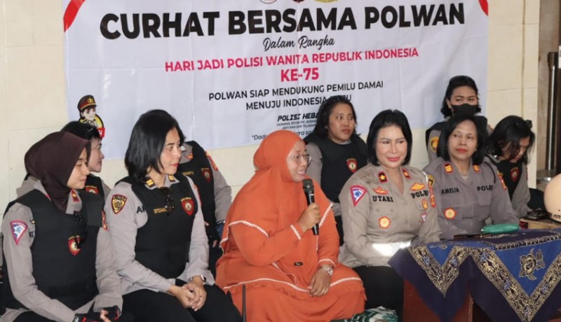 www.nusabali.com-polwan-polresta-denpasar-dengar-curhat-ibu-ibu-pengajian