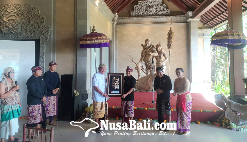 www.nusabali.com-jelang-pensiun-sebagai-camat-ubud-wayan-suwija-gelar-perpisahan