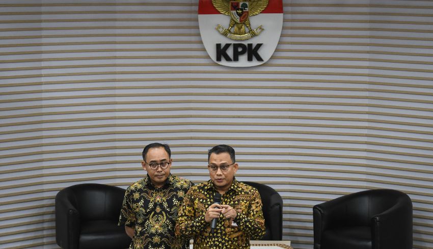 NUSABALI.com - KPK Temukan 12 Pucuk Senjata Api Dalam Penggeledahan Di ...