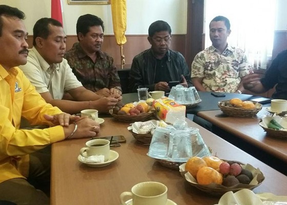 Nusabali.com - kubu-munas-bali-klaim-golkar-hanya-satu