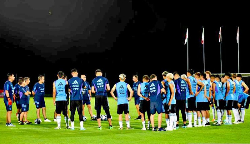 www.nusabali.com-tim-argentina-u-17-senang-latihan-di-pantai-purnama