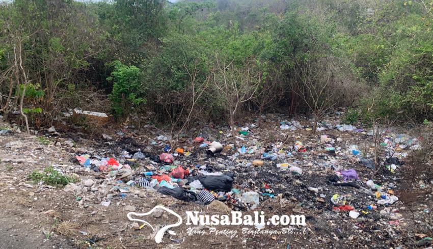 www.nusabali.com-sepanjang-jalan-perum-pasraman-unud-diberi-line-larangan-buang-sampah