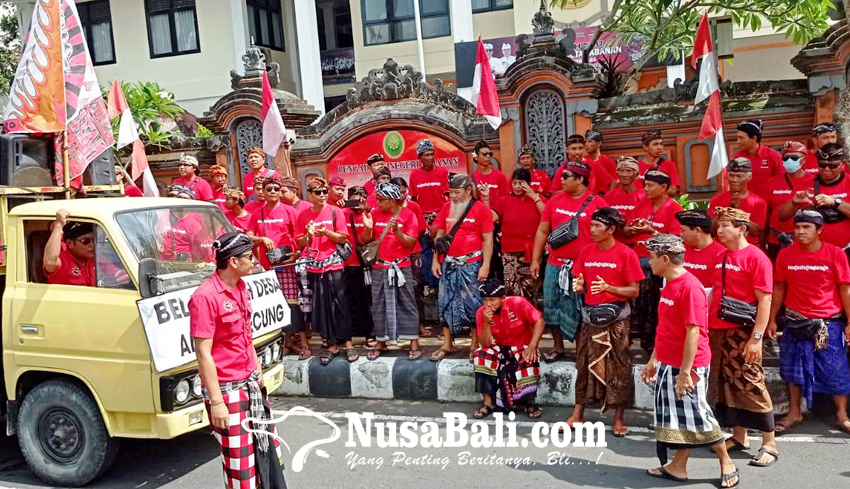 www.nusabali.com-krama-desa-adat-klecung-kembali-geruduk-pn-tabanan