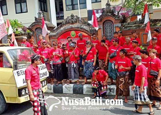 Nusabali.com - krama-desa-adat-klecung-kembali-geruduk-pn-tabanan