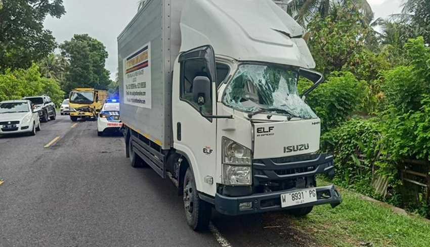 Tabrakan Beruntun Di Jalur Denpasar Gilimanuk 2 Orang